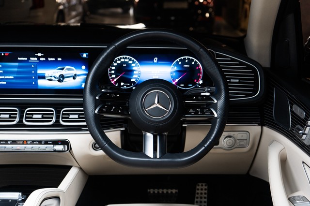 Second-hand 2024 Mercedes-Benz GLS 450 4matic for sale in New Delhi-8