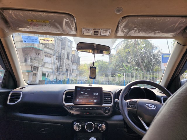 Second-hand 2020 Hyundai Venue SX Turbo for sale in Kolkata-3