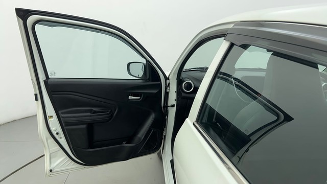 Second-hand 2024 Maruti Celerio ZXI AMT for sale in Ahmedabad-34