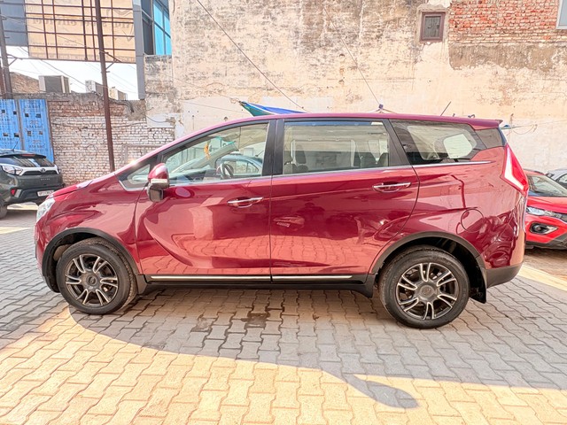 Second-hand 2019 Mahindra Marazzo M8 for sale in Agra-7