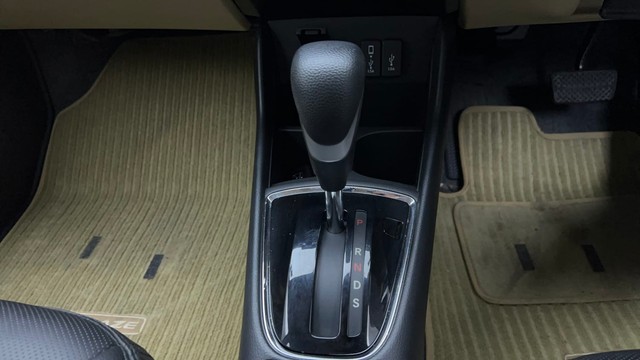 Second-hand 2023 Honda Amaze VX CVT Petrol for sale in Sonipat-12