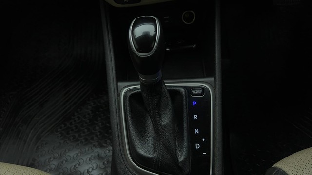 Second-hand 2018 Hyundai Verna 1.6 SX VTVT AT for sale in Gurgaon-12