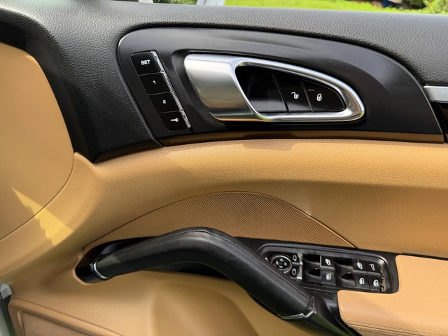 Second-hand 2015 Porsche Cayenne Diesel for sale in Mumbai-19