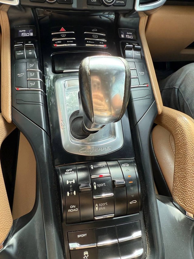 Second-hand 2015 Porsche Cayenne Diesel for sale in Mumbai-12