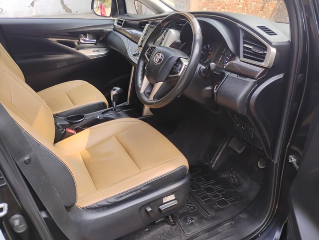 Toyota Innova Crysta 2.4 ZX 7 STR AT Second-hand 2022 Toyota Innova Crysta 2.4 ZX 7 STR AT for sale in Agra-10