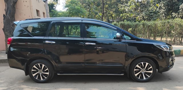 Toyota Innova Crysta 2.4 ZX 7 STR AT Second-hand 2022 Toyota Innova Crysta 2.4 ZX 7 STR AT for sale in Agra-1