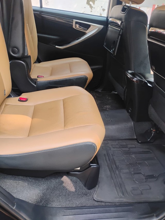 Toyota Innova Crysta 2.4 ZX 7 STR AT Second-hand 2022 Toyota Innova Crysta 2.4 ZX 7 STR AT for sale in Agra-6