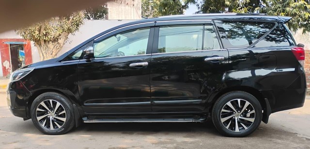 Toyota Innova Crysta 2.4 ZX 7 STR AT Second-hand 2022 Toyota Innova Crysta 2.4 ZX 7 STR AT for sale in Agra-3