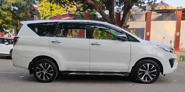 Toyota Innova Crysta 2.4 ZX 7 STR AT Second-hand 2022 Toyota Innova Crysta 2.4 ZX 7 STR AT for sale in Agra-1