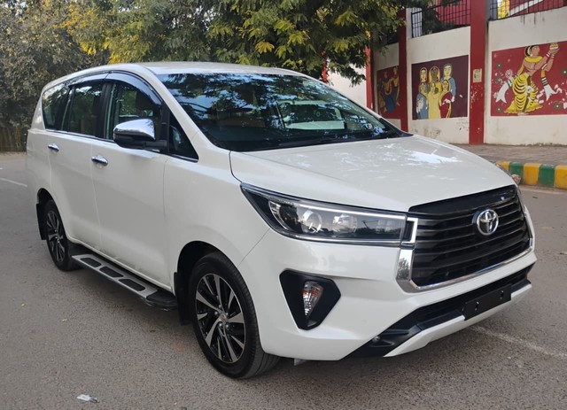 Toyota Innova Crysta 2.4 ZX 7 STR AT Second-hand 2022 Toyota Innova Crysta 2.4 ZX 7 STR AT for sale in Agra-17