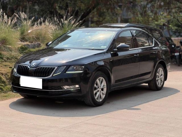 Second-hand 2017 Skoda Octavia 1.8 TSI AT L K for sale in Hyderabad-4