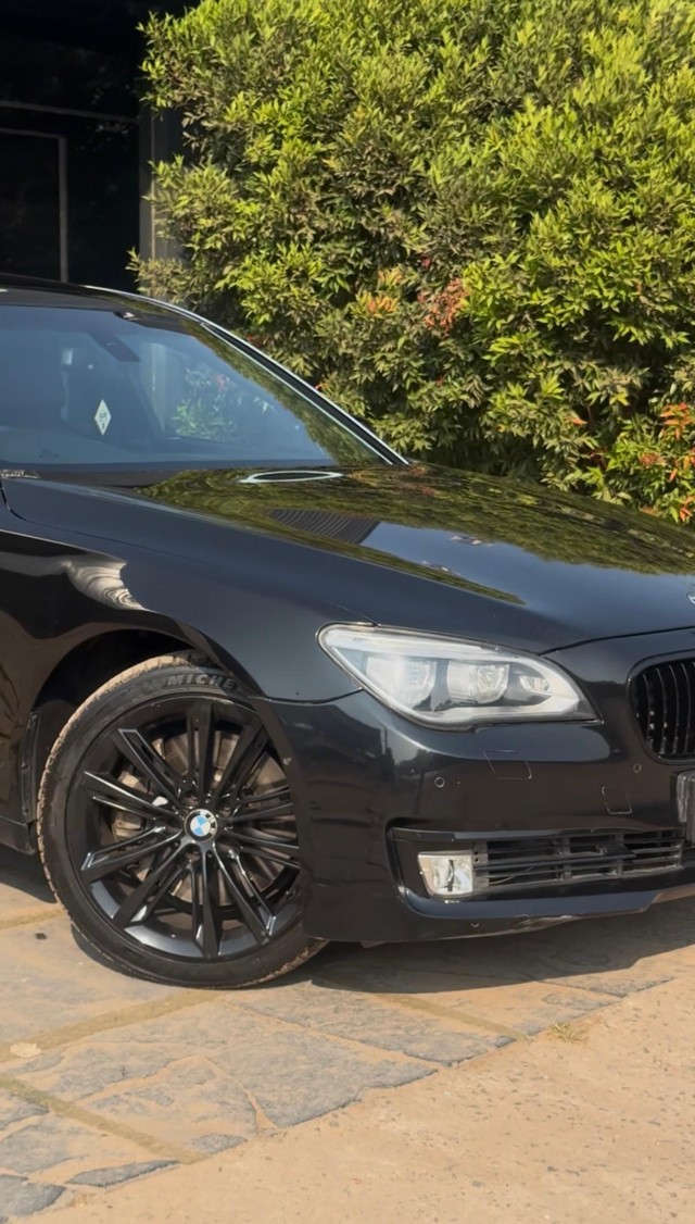 Second-hand 2014 BMW 7 Series 750Li for sale in New Delhi-3