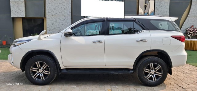 Second-hand 2018 Toyota Fortuner 2.8 2WD AT BSIV for sale in New Delhi-20