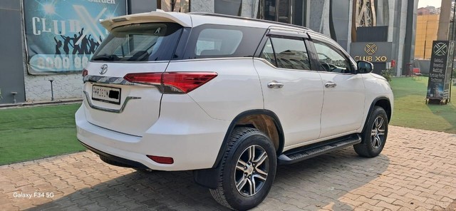 Second-hand 2018 Toyota Fortuner 2.8 2WD AT BSIV for sale in New Delhi-21