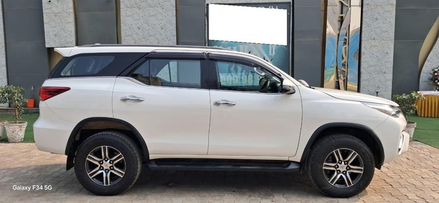 Second-hand 2018 Toyota Fortuner 2.8 2WD AT BSIV for sale in New Delhi-19