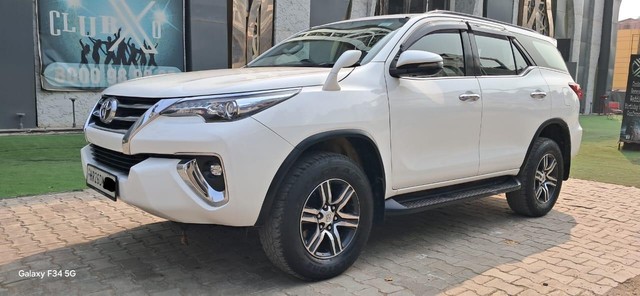 Second-hand 2018 Toyota Fortuner 2.8 2WD AT BSIV for sale in New Delhi-18