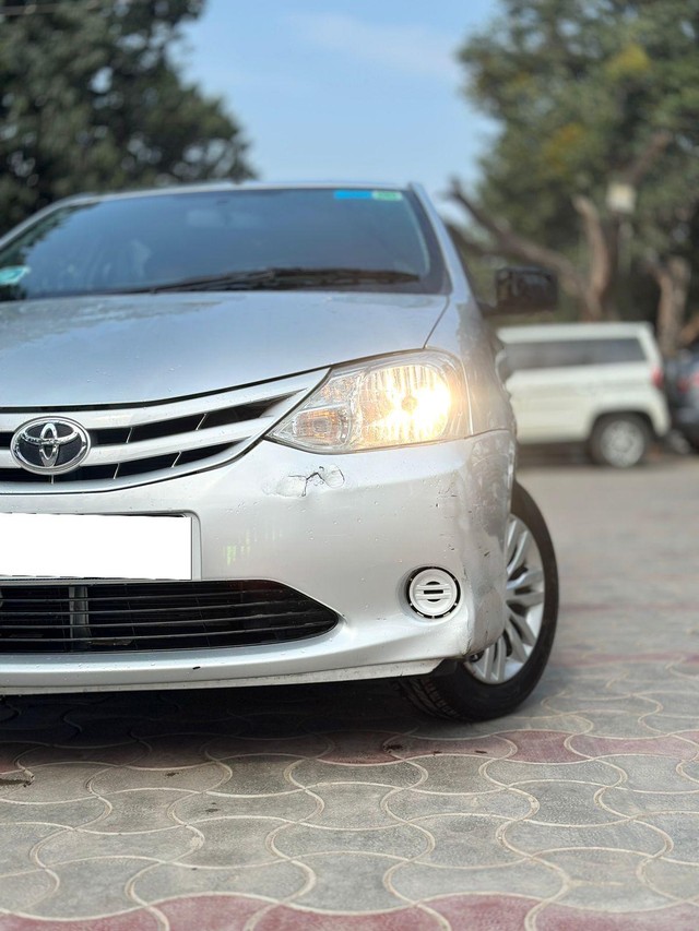 Second-hand 2012 Toyota Etios Liva G for sale in Lucknow-8
