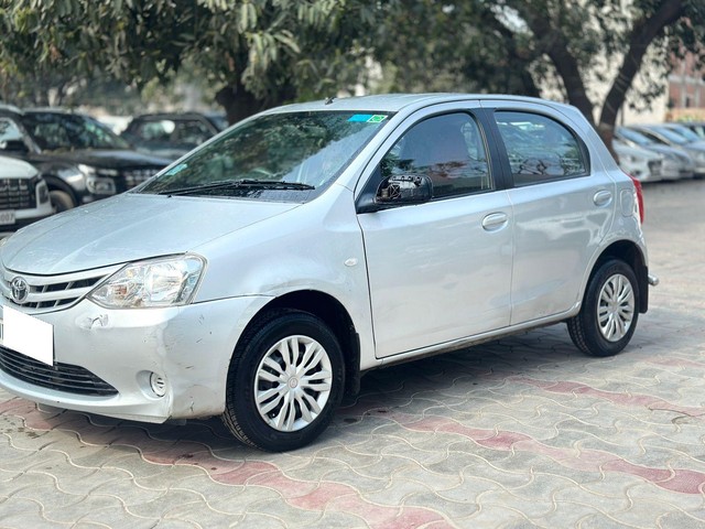Second-hand 2012 Toyota Etios Liva G for sale in Lucknow-12