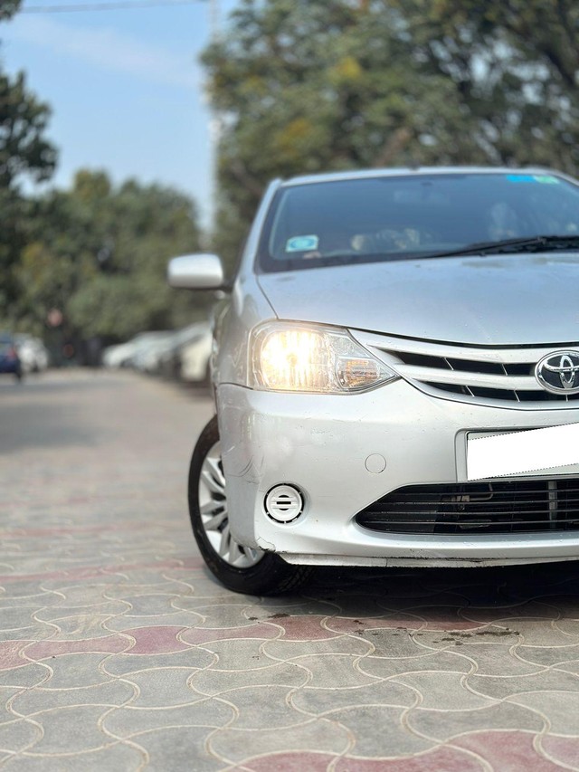 Second-hand 2012 Toyota Etios Liva G for sale in Lucknow-7