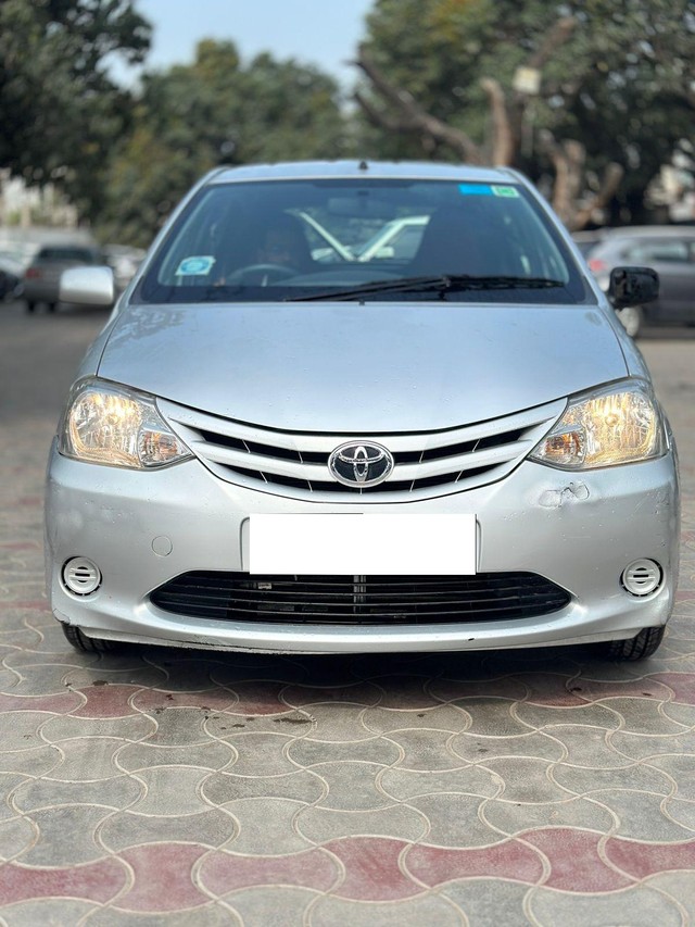 Second-hand 2012 Toyota Etios Liva G for sale in Lucknow-5