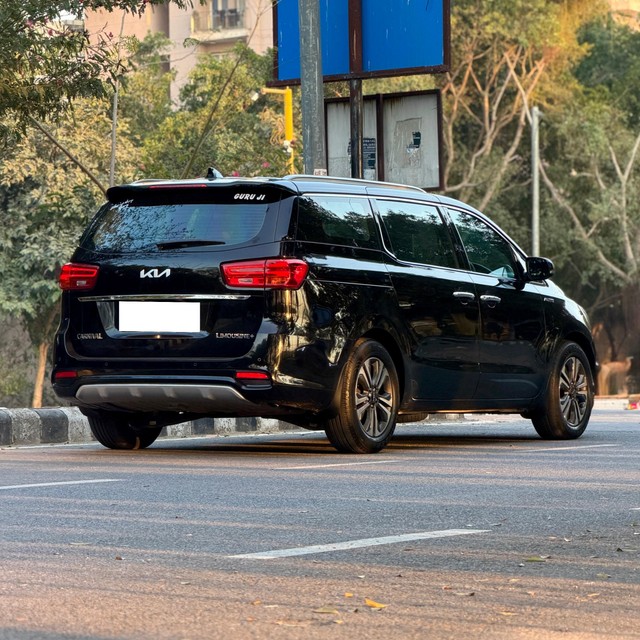 Second-hand 2023 Kia Carnival Limousine Plus for sale in New Delhi-8