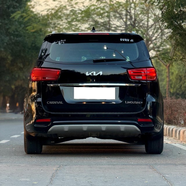 Second-hand 2023 Kia Carnival Limousine Plus for sale in New Delhi-10