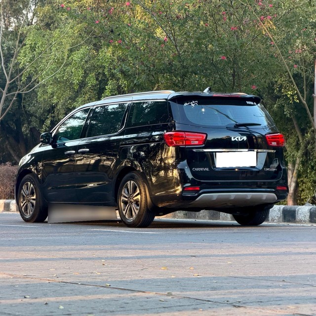 Second-hand 2023 Kia Carnival Limousine Plus for sale in New Delhi-9