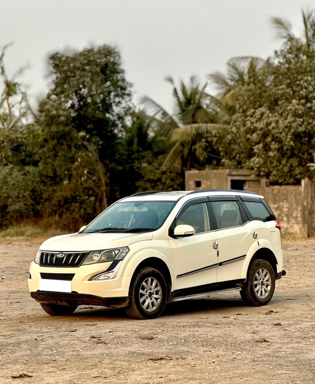 Second-hand 2015 Mahindra XUV500 W10 2WD for sale in Surat-2