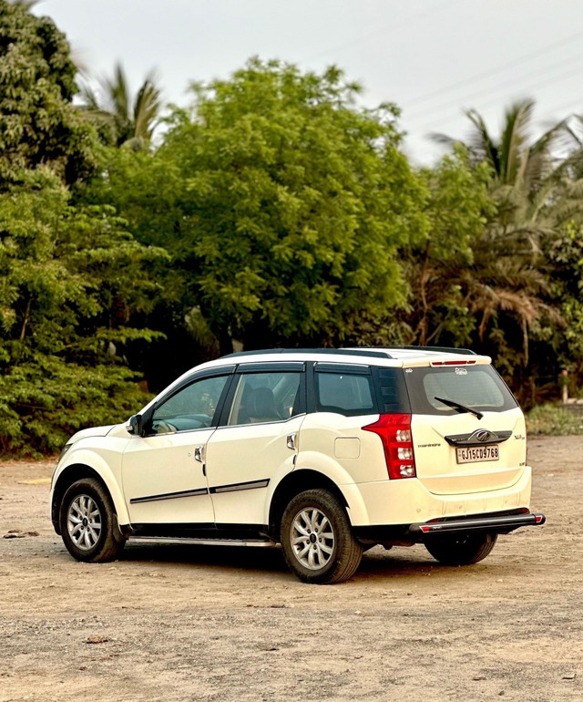 Second-hand 2015 Mahindra XUV500 W10 2WD for sale in Surat-4