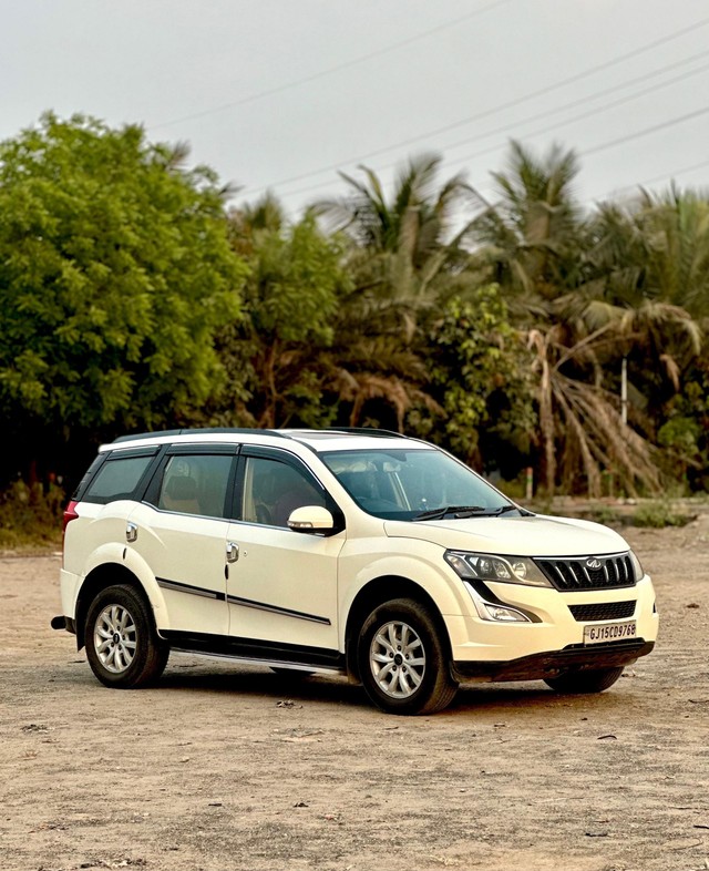 Second-hand 2015 Mahindra XUV500 W10 2WD for sale in Surat-3