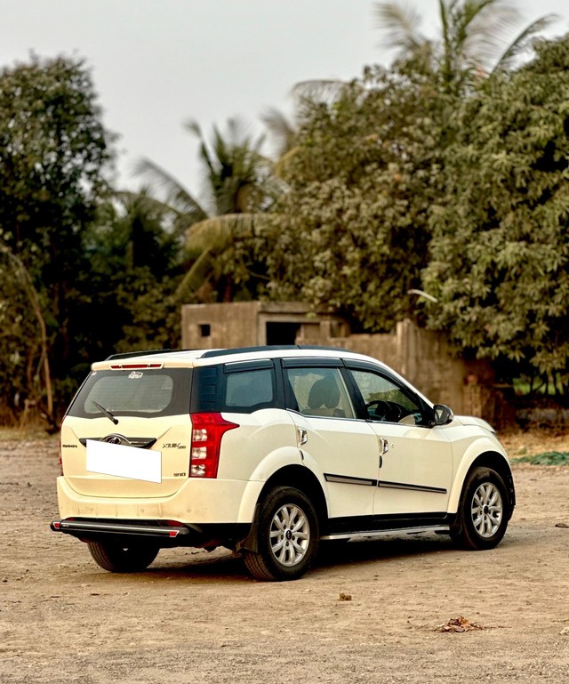 Second-hand 2015 Mahindra XUV500 W10 2WD for sale in Surat-5