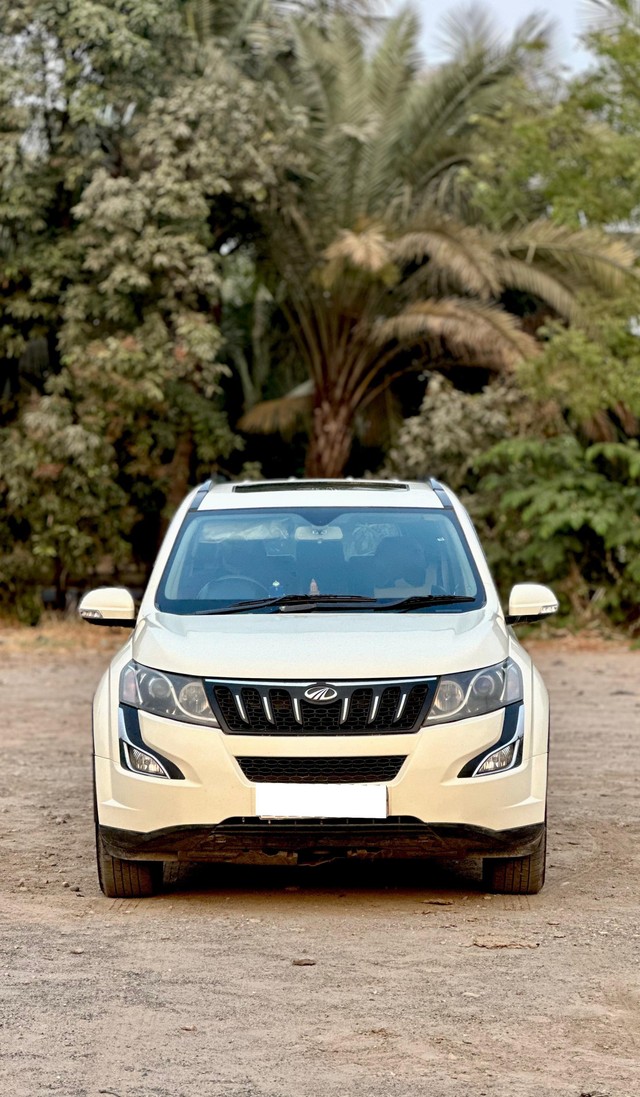 Second-hand 2015 Mahindra XUV500 W10 2WD for sale in Surat-0