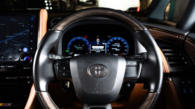 Toyota Vellfire VIP Executive Lounge Second-hand 2025 Toyota Vellfire VIP Executive Lounge for sale in New Delhi-14