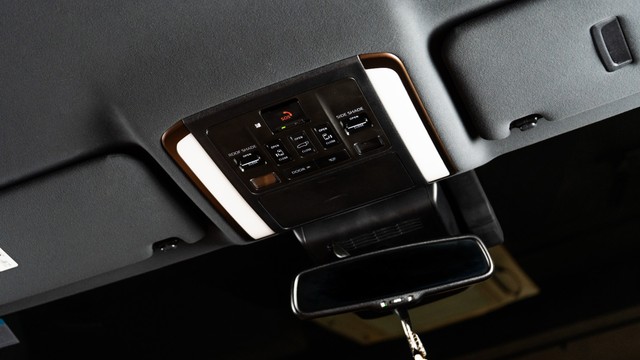 Toyota Vellfire VIP Executive Lounge Second-hand 2025 Toyota Vellfire VIP Executive Lounge for sale in New Delhi-9