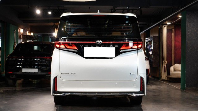 Toyota Vellfire VIP Executive Lounge Second-hand 2025 Toyota Vellfire VIP Executive Lounge for sale in New Delhi-5