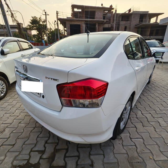 Second-hand 2010 Honda City 1.5 S MT for sale in Chandigarh-5