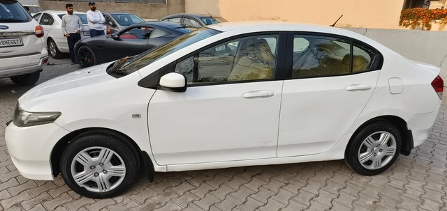 Second-hand 2010 Honda City 1.5 S MT for sale in Chandigarh-7