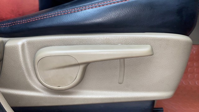 Second-hand 2017 Mahindra TUV 300 T8 for sale in Kochi-18