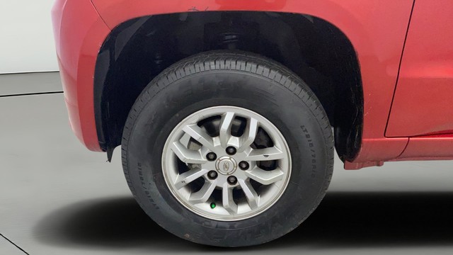 Second-hand 2017 Mahindra TUV 300 T8 for sale in Kochi-25