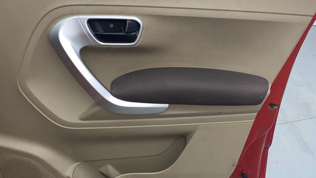 Second-hand 2017 Mahindra TUV 300 T8 for sale in Kochi-17