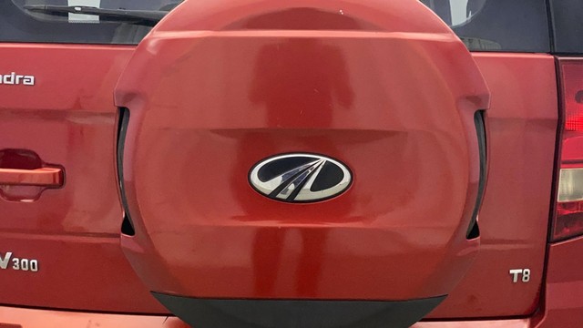 Second-hand 2017 Mahindra TUV 300 T8 for sale in Kochi-27