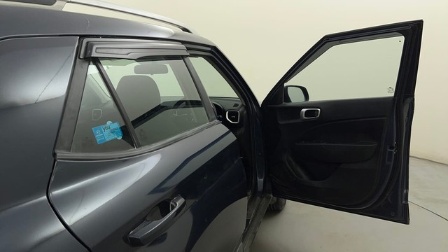 Second-hand 2020 Hyundai Venue S Plus Diesel BSVI for sale in Mysore-16