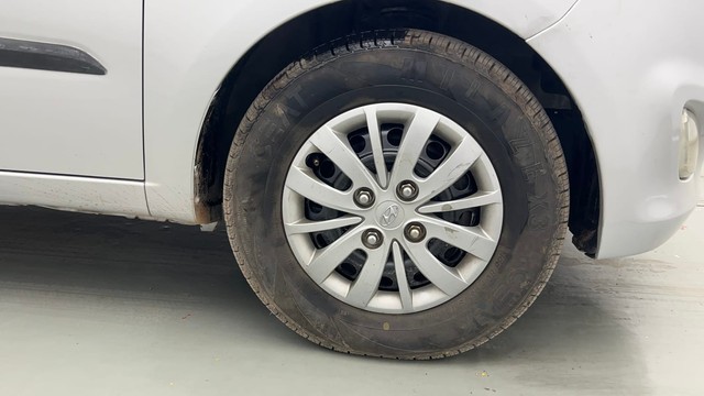 Second-hand 2016 Hyundai i10 Sportz 1.1L for sale in Kolkata-17