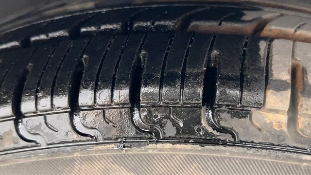 Second-hand 2016 Hyundai i10 Sportz 1.1L for sale in Kolkata-38