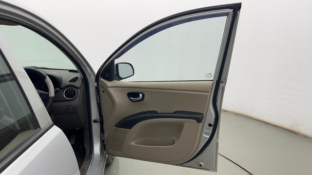 Second-hand 2016 Hyundai i10 Sportz 1.1L for sale in Kolkata-16