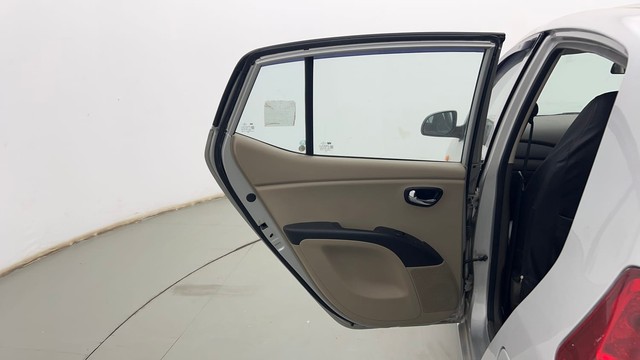 Second-hand 2016 Hyundai i10 Sportz 1.1L for sale in Kolkata-30