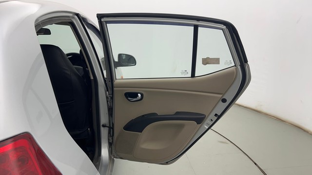 Second-hand 2016 Hyundai i10 Sportz 1.1L for sale in Kolkata-25