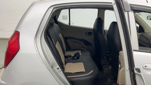 Second-hand 2016 Hyundai i10 Sportz 1.1L for sale in Kolkata-23