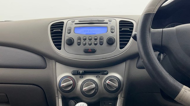 Second-hand 2016 Hyundai i10 Sportz 1.1L for sale in Kolkata-35