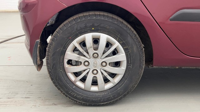 Second-hand 2014 Hyundai i10 Sportz 1.1L for sale in Kolkata-18